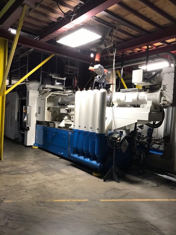 2007 Netstal Model PET 3500-3550R 350 Ton injection Molding Machine with Mold, Material Dryer and Hopper, Dehumidifier (complete system to produce PET preforms)