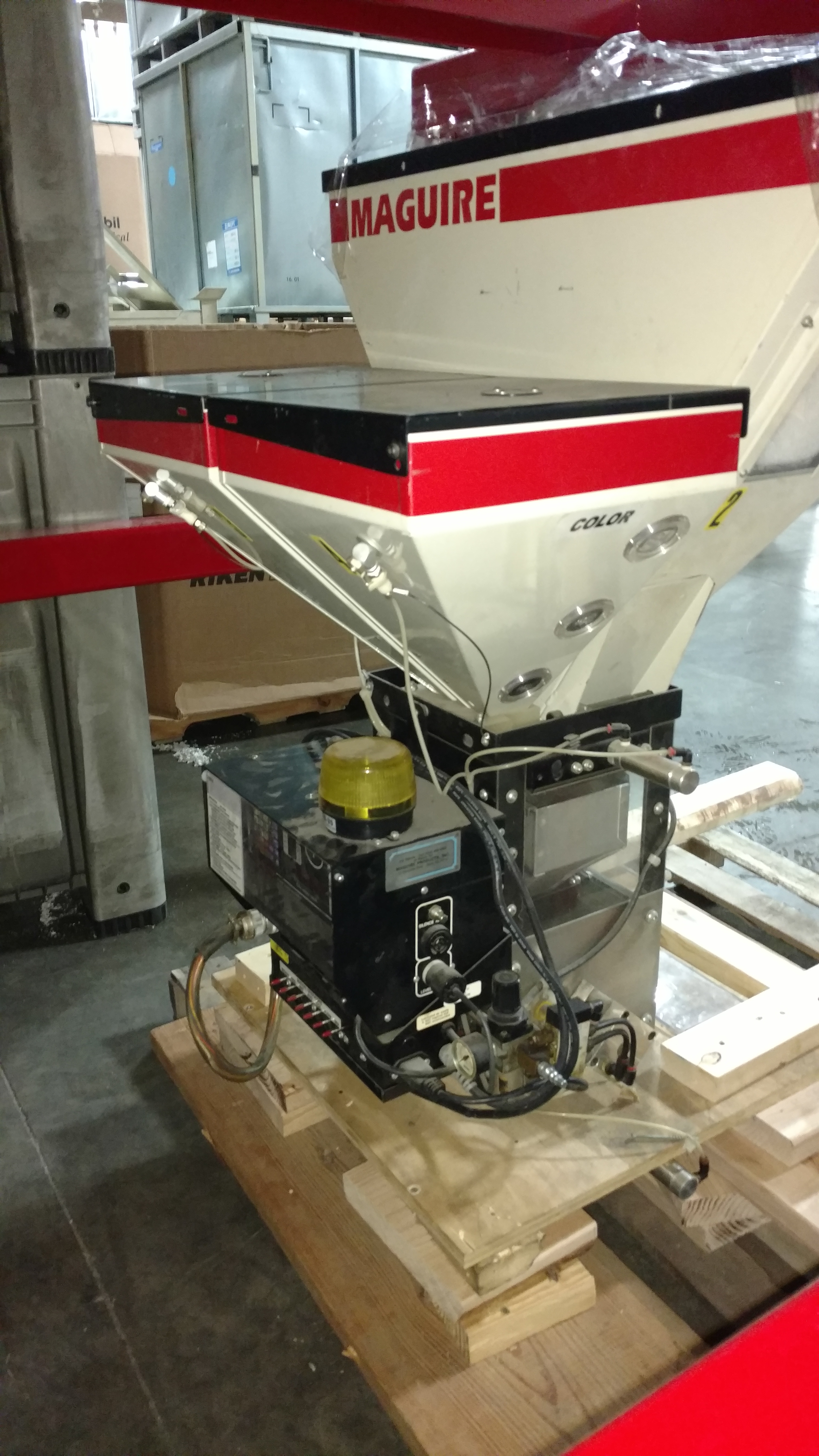 Maguire Model 140 R Weigh Scale Blender International Packaging Company