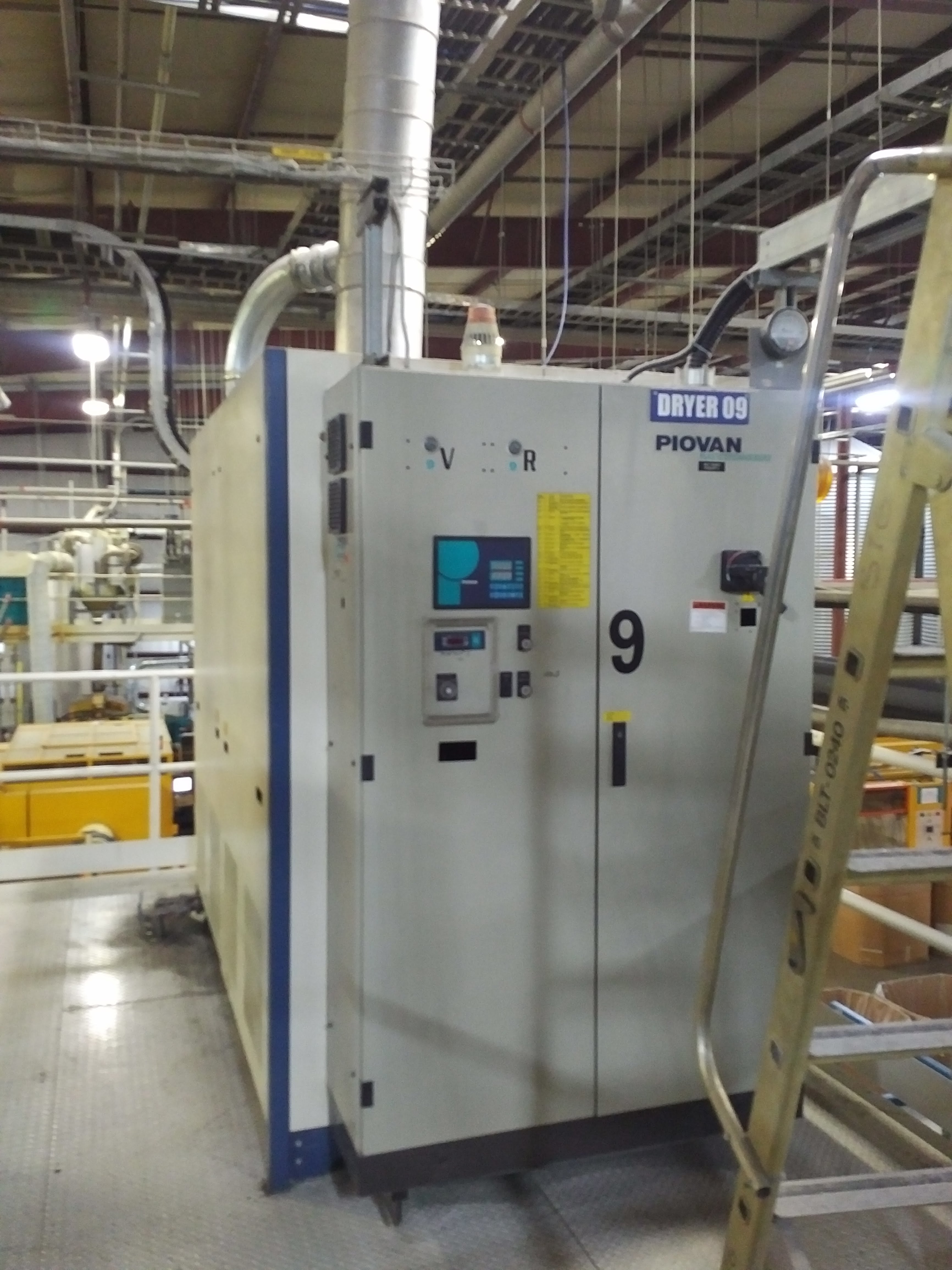 Husky Model LX300 P100/120 E100 (300) Ton PET Preform Injection Molding