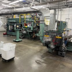 Uniloy Model 350 R2 (8) Head Reciprocating Screw Blow Molding Machine 