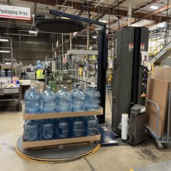 Lantech Q 300 Stretch Wrapping Machine