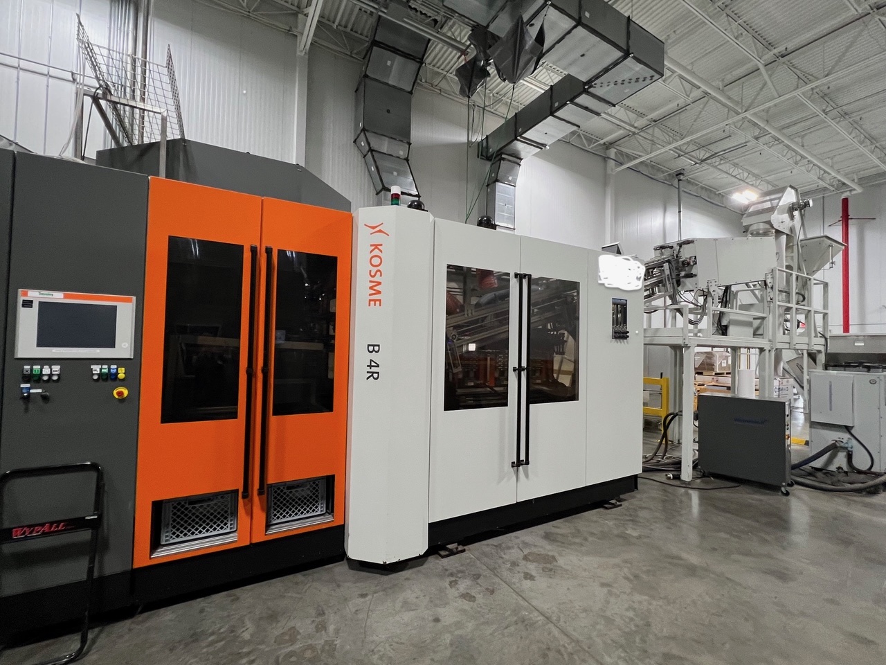 Kosme Model B 4R (4) Cavity PET Reheat Stretch Blow Molding Machine