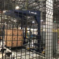 Lantech Straddle Stretch Wrapping Machine